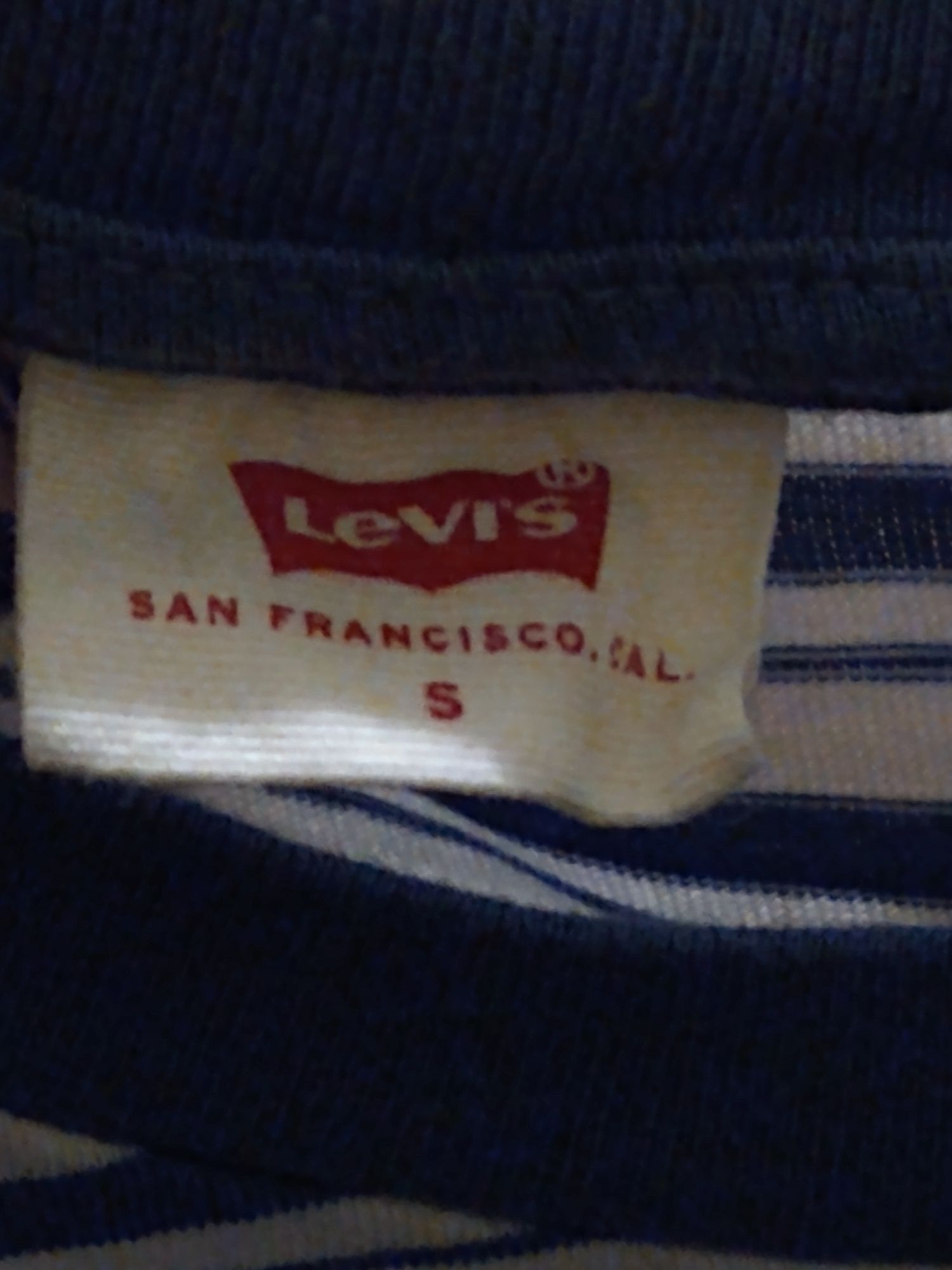 T-shirt Levi's  niebieski w paski