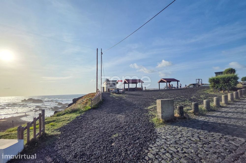 Moradia com Vista Mar Deslumbrante e com garagem nos Mosteiros.