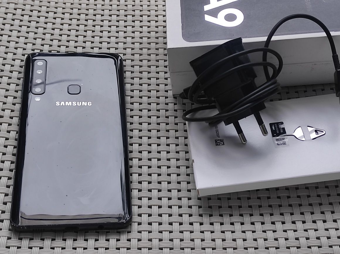 Samsung A9 6/128GB 4 aparatu mocna bateria,około 2/3 dni