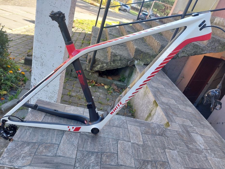 Велосипед рама WHITE карбон, тріснута.