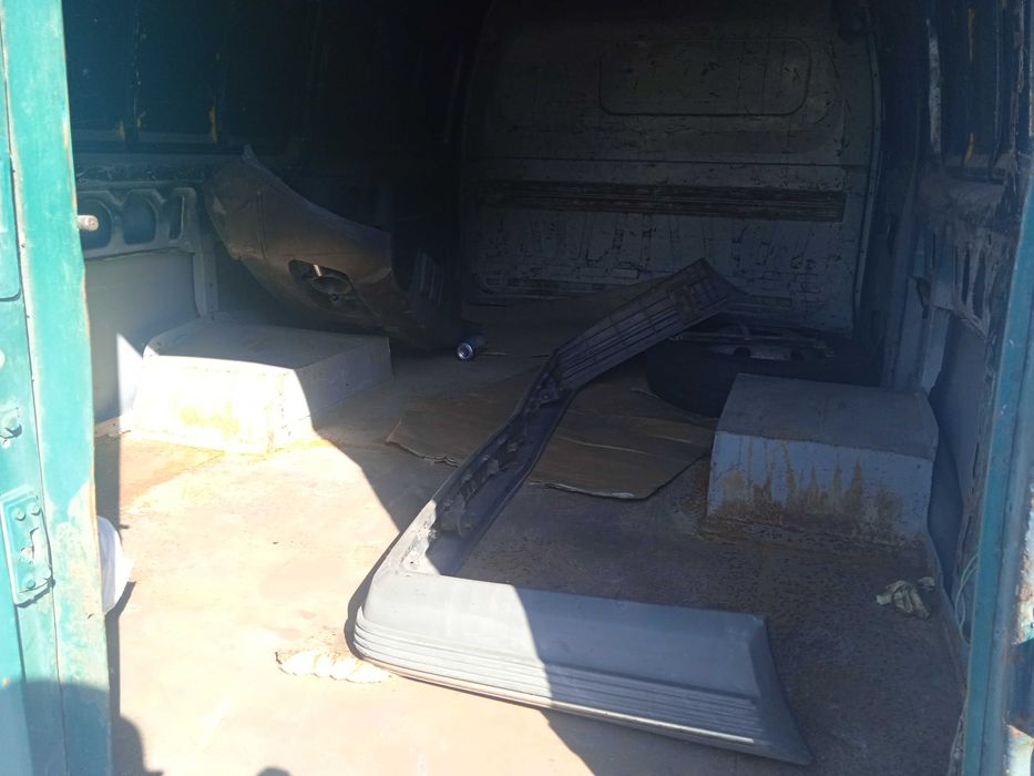 Вантажний фургон автомобіль Газель АА3515НР.