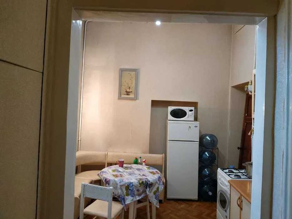 1-к. кв. по вул. Дмитрівська Царський будинок Центр
