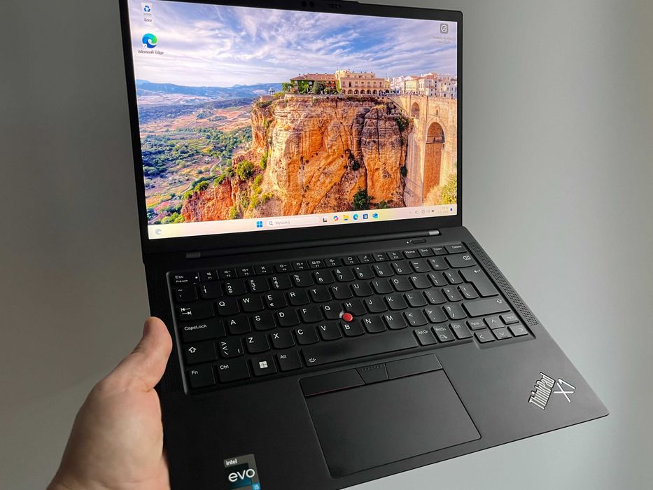 Lenovo ThinkPad X1 Carbon 10 i5-1240P 16GB 256SSD 1920x1200 LTE FV23%