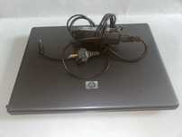Laptop HP z ładowarką