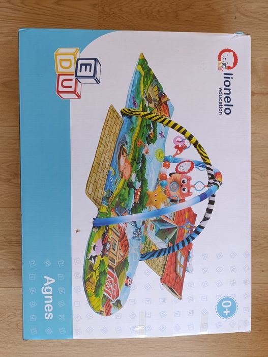 Mata edukacyjna z funkcją domku