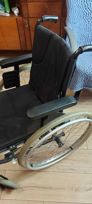 Середньоактивне крісло колісне Invacare. (інвалідний візок - крісло)