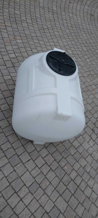 Zbiornik plastikowy na wodę pitną z atestem 150L używany tydzień