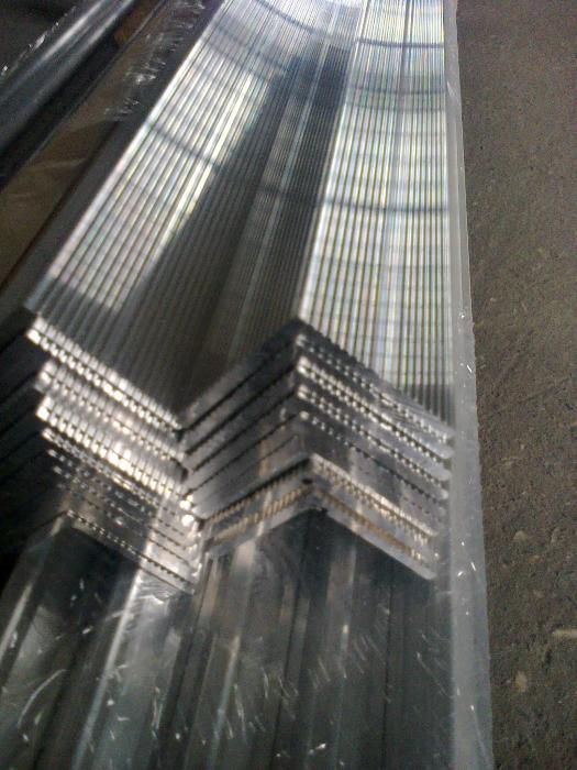Kątownik aluminiowy ryflowany 30x30x2,5 mm