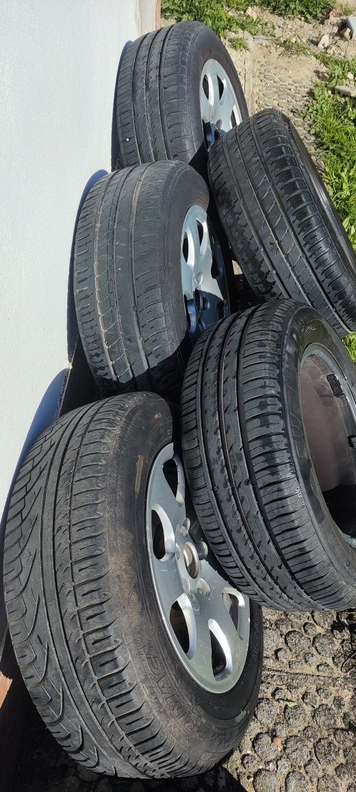 5 Jantes originais Audi 205/60 R15 com pneus em bom estado
