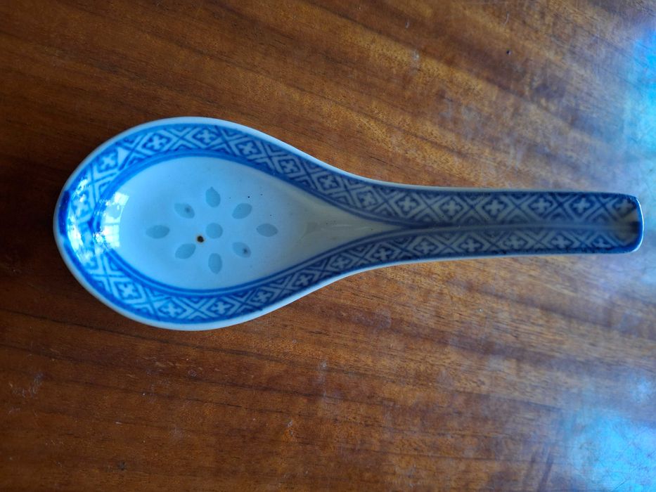 Colheres "finger food" em porcelana.