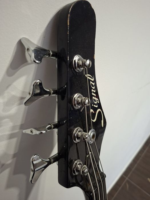 Gitara basowa Signal