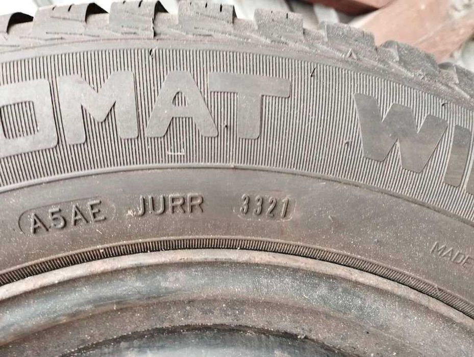 4 Koła Zimowe 195/65R15 + 1 Opona + 4 kołpaki gratis
