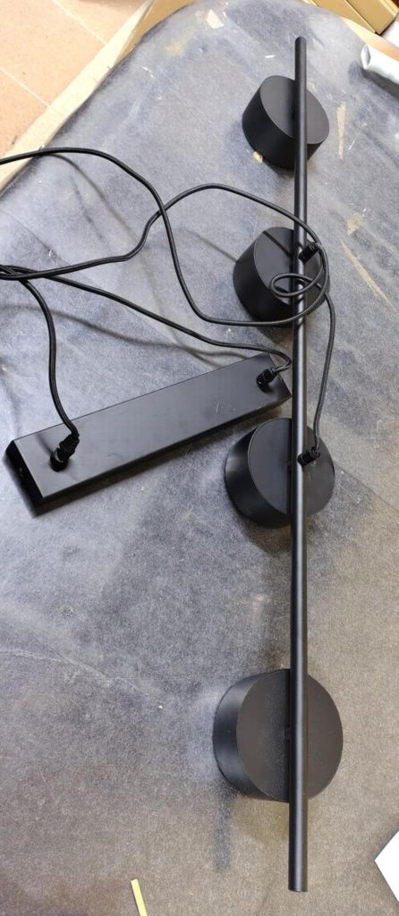 Schiele Lampa wisząca do jadalni

Lampa jest uszkodzona. Uszkodzenia p