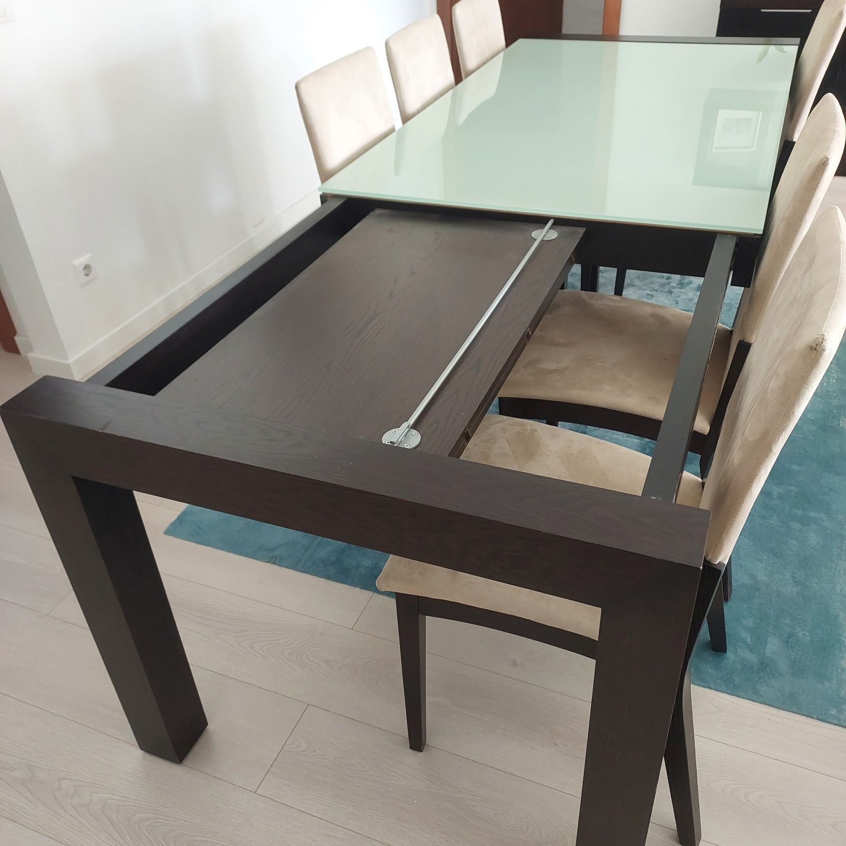 Mesa e cadeiras sala de jantar