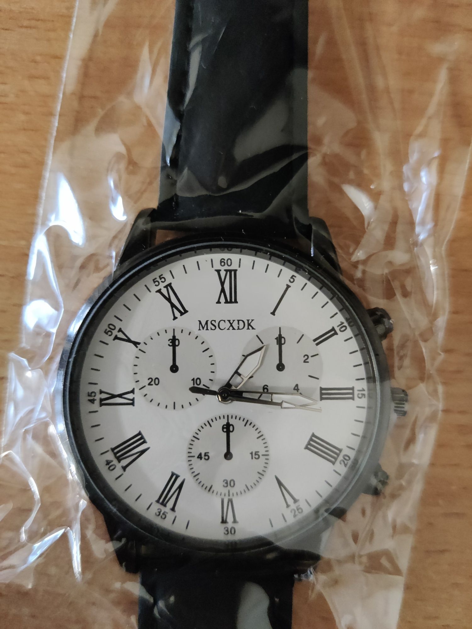 Подарунок чоловікові - годинник наручний