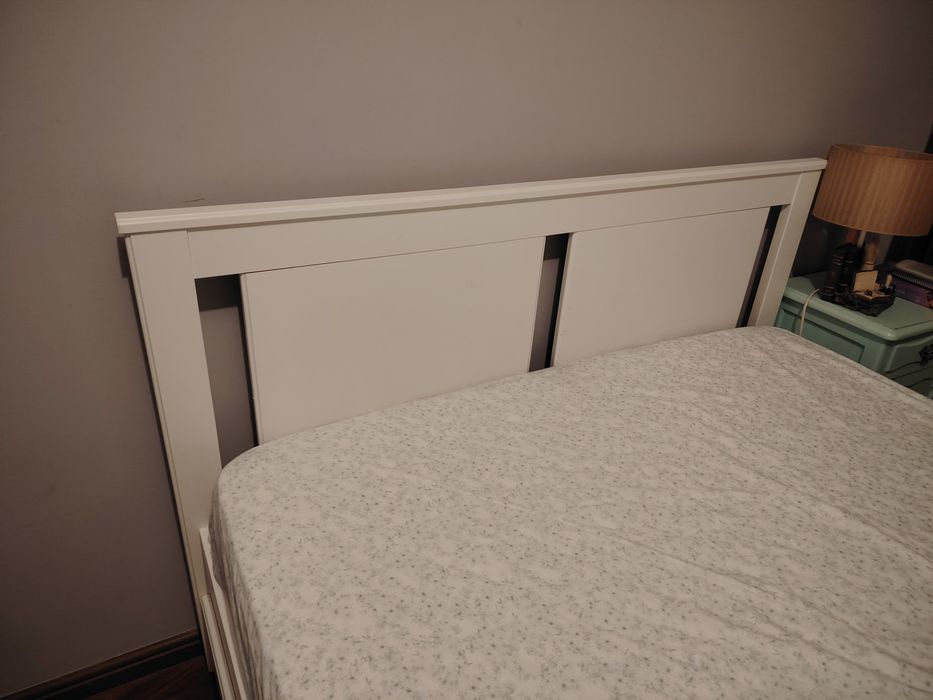 Cama branca com arrumação Songesang do Ikea