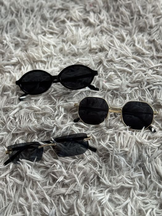 Сонцезахисні жіночі окуляри чорні з золотою оправою
