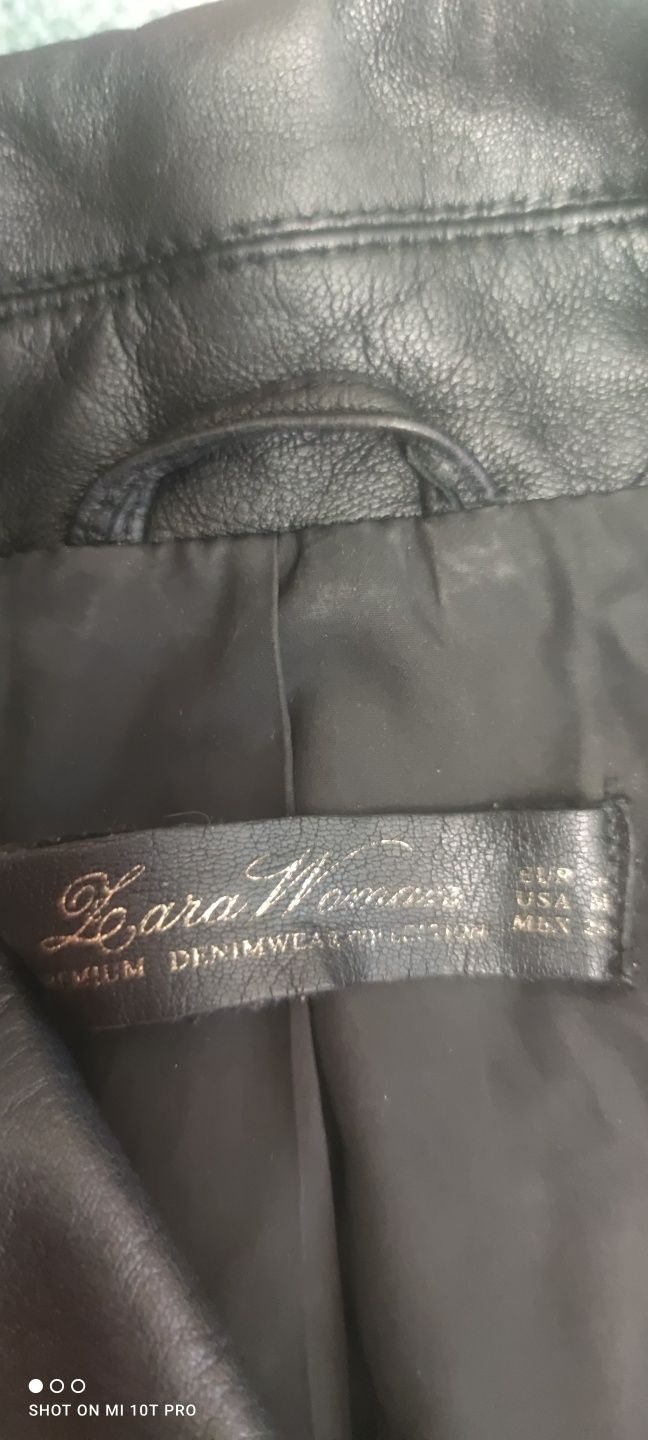 Жіноча шкіряна куртка-косуха фірми zara чорного кольору.