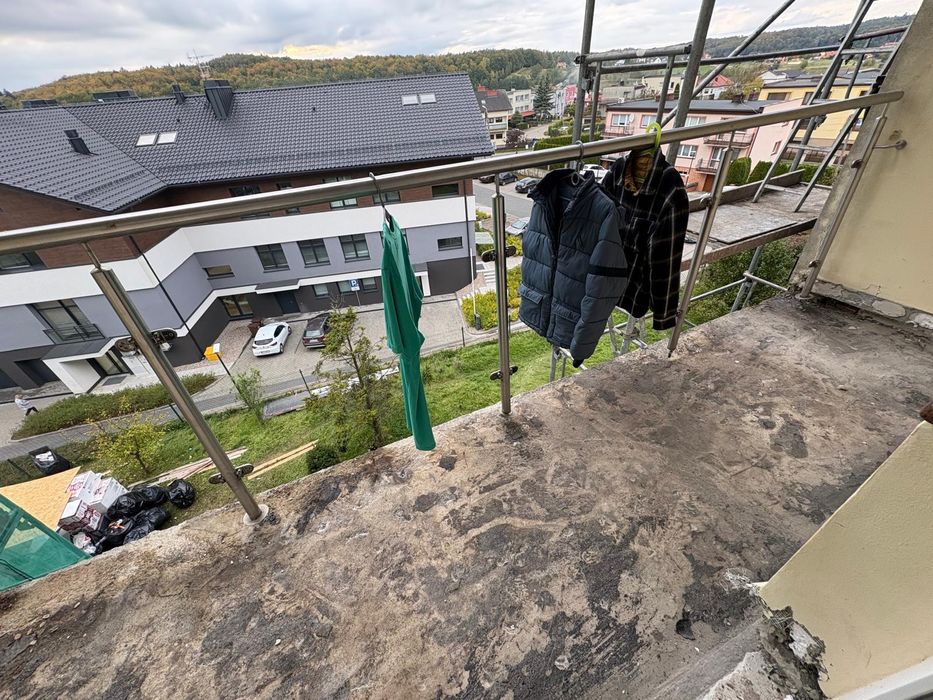 Balustrada balkonowa ze stali chromowanej + 4 szybki mleczne