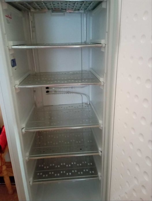 Морозильна камера Beko.