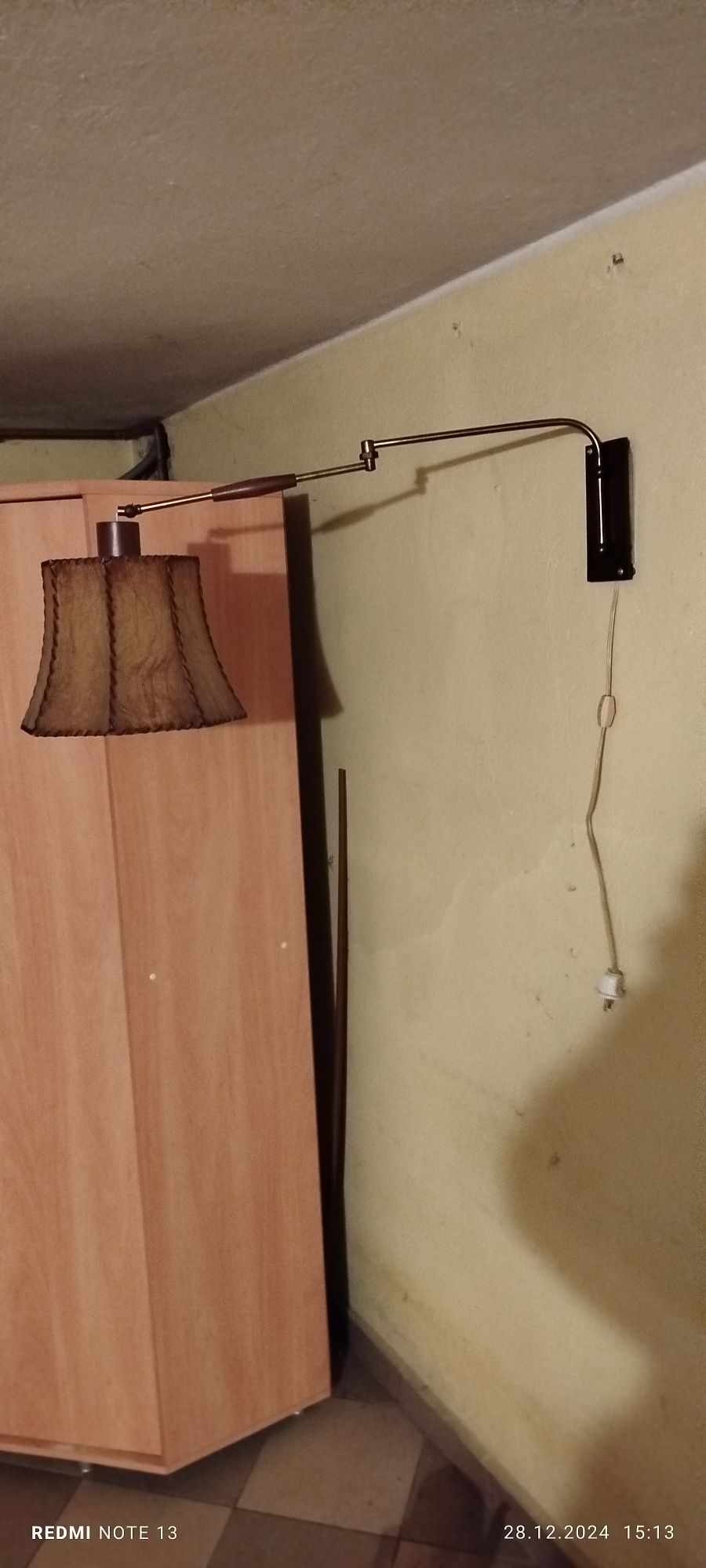 Stylowa lampa regulowana , ścienna.