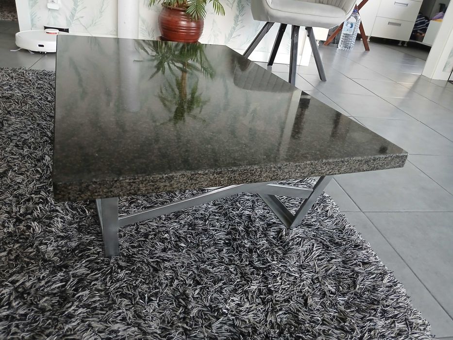 Mesa de centro em pedra