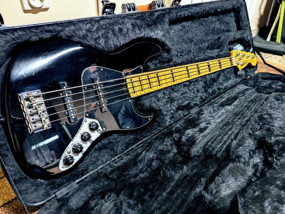 Gitara basowa Fender Jazz Bass V American Deluxe