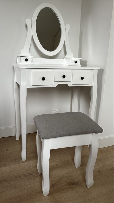 Toaletka z taborecikiem dla dziecka