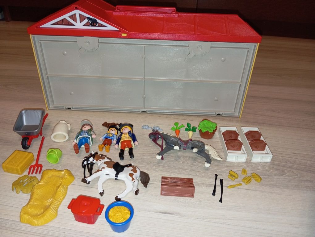 Playmobil Przenośna Stajnia 5671, z serii Country