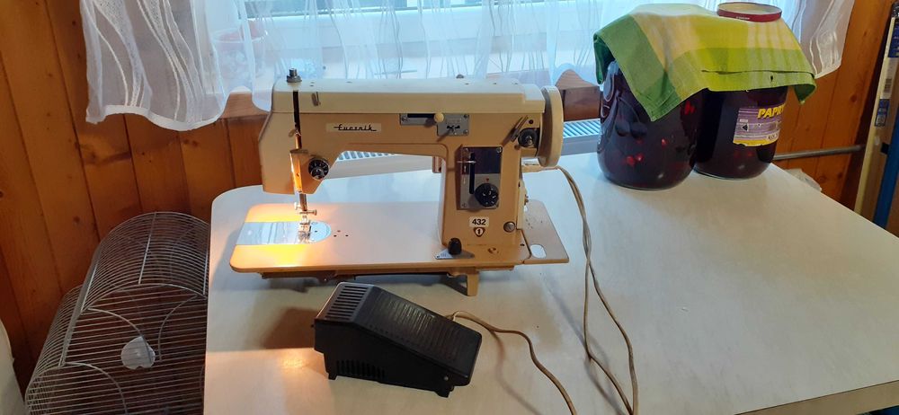 Maszyna do szycia :LUCZNIK 432 :