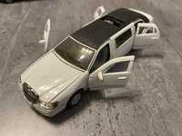 Lincoln Town Stretch Limousine Kinsmart 1:38