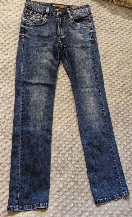 Джинси темно-синього кольору