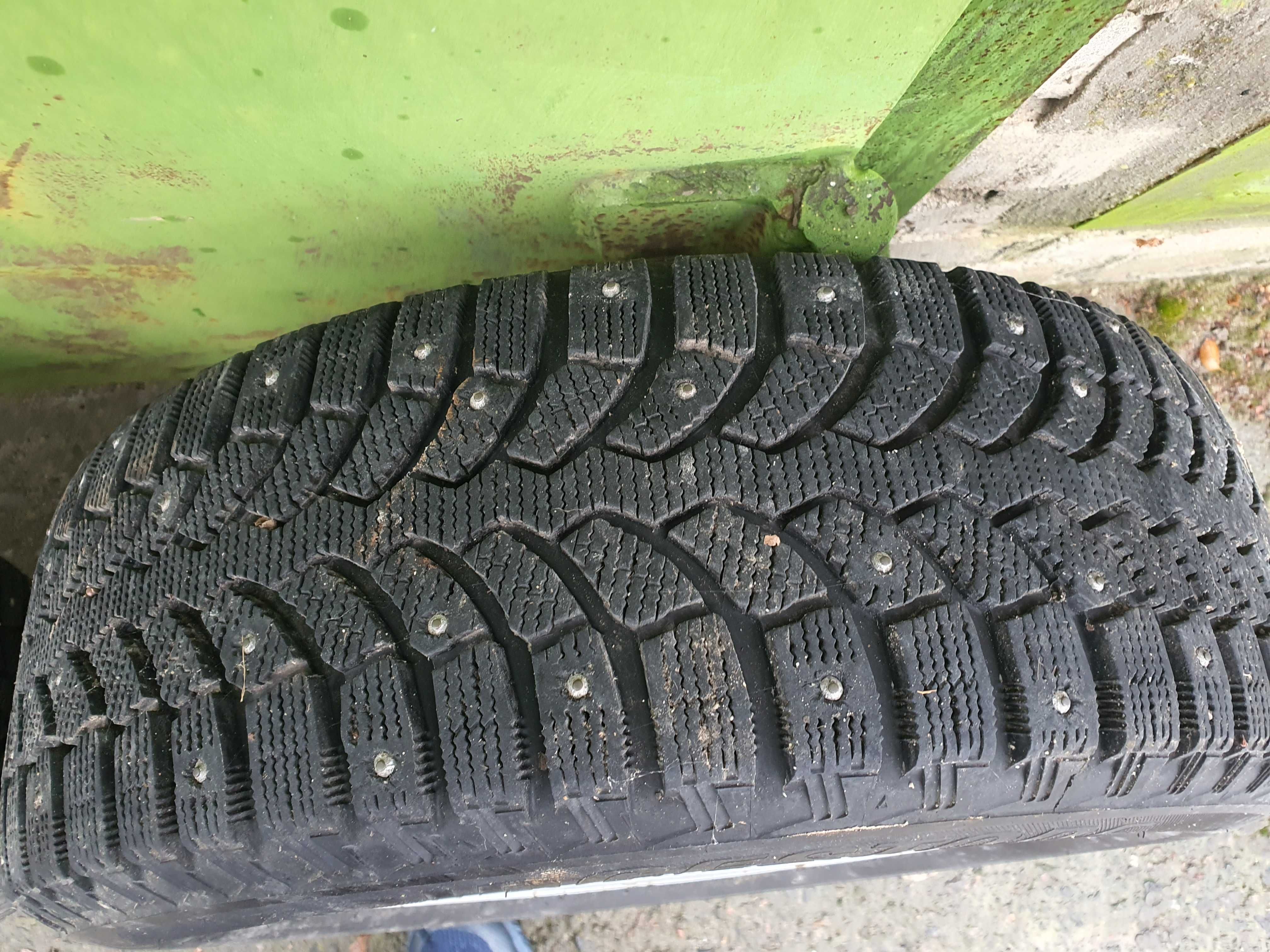 Шини зимові шиповані Bridgestone Blizzak Spike-01 195/60 R15