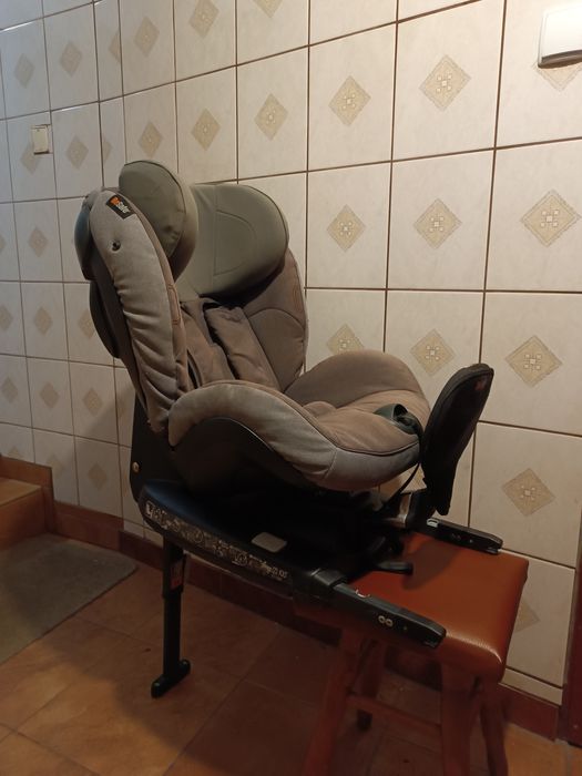 Fotelik samochodowy 9-18kg mocowany na  ISOFIX