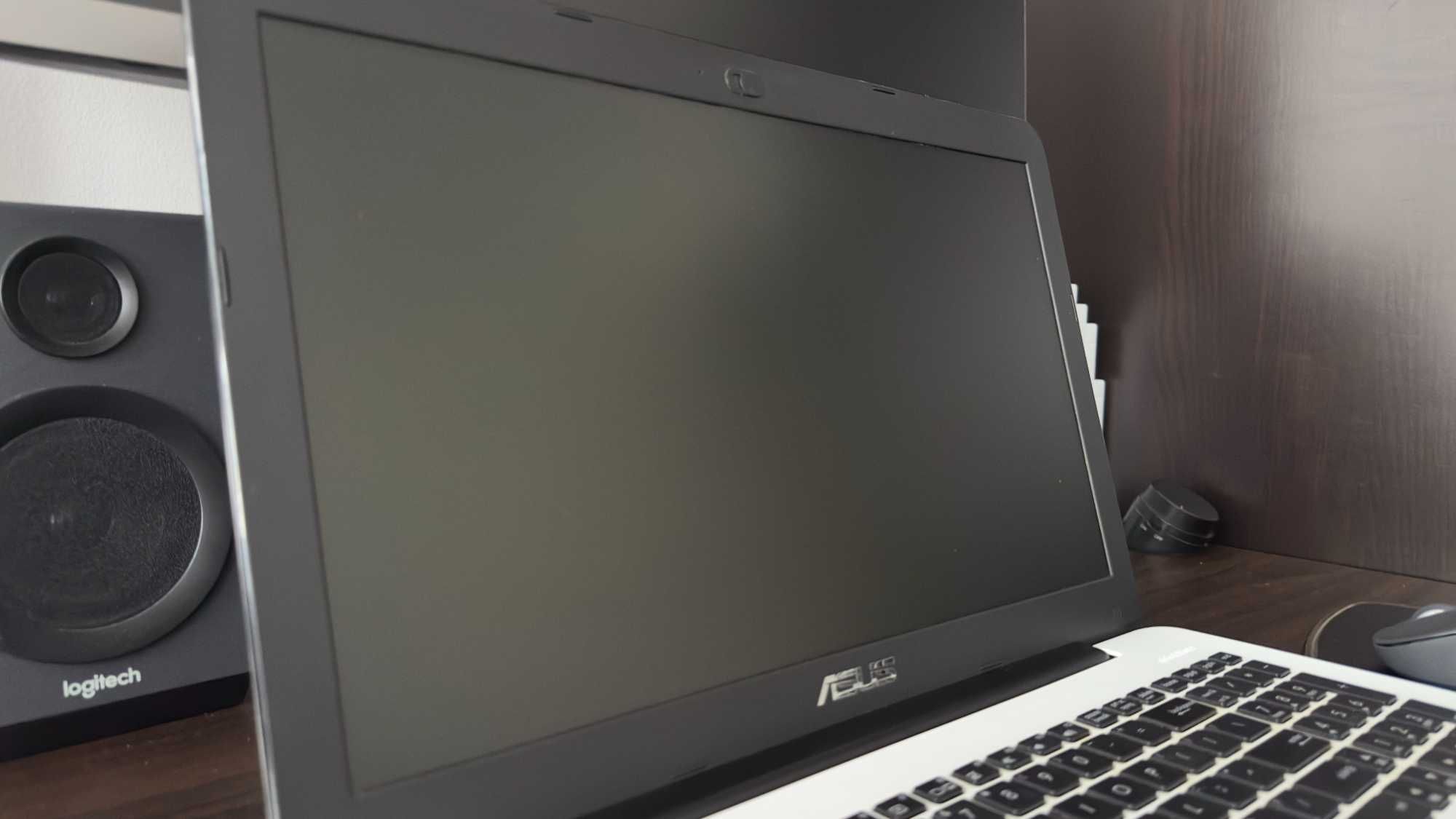 laptop ASUS 15.6" + zasilacz + torba GRATIS!