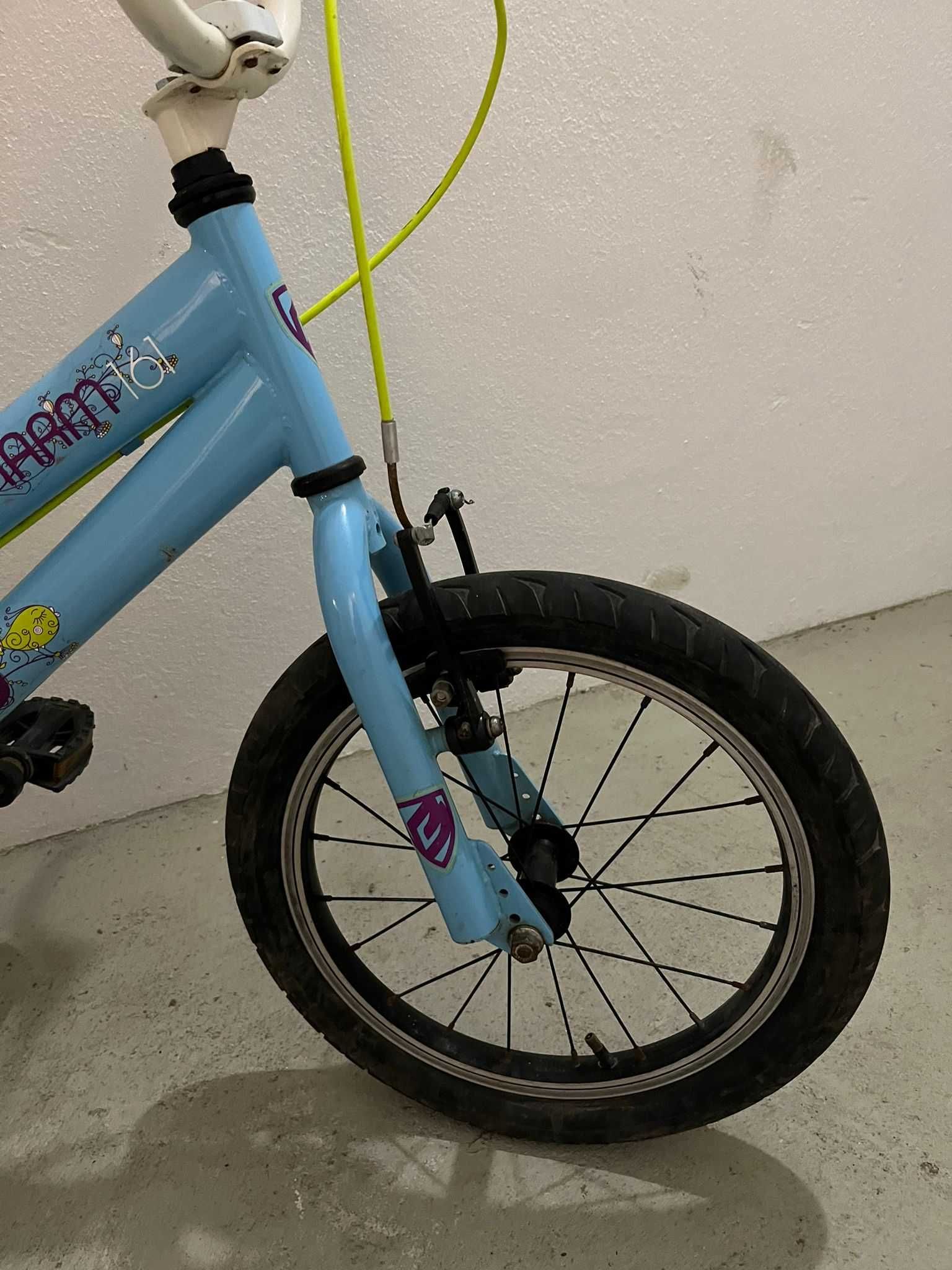 Bicicletas de criança e adulto