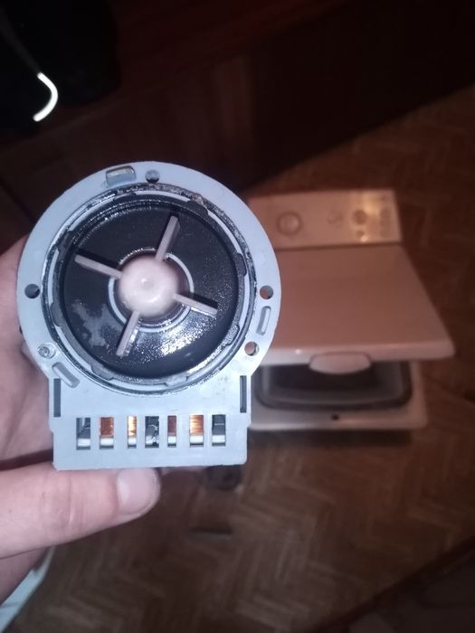 Продам мотор,помпу.З пральної машини Gorenje WT 52111