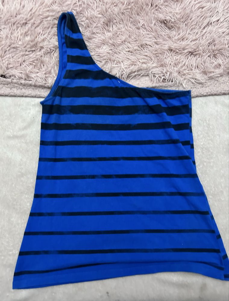 Camisola com apenas uma alça