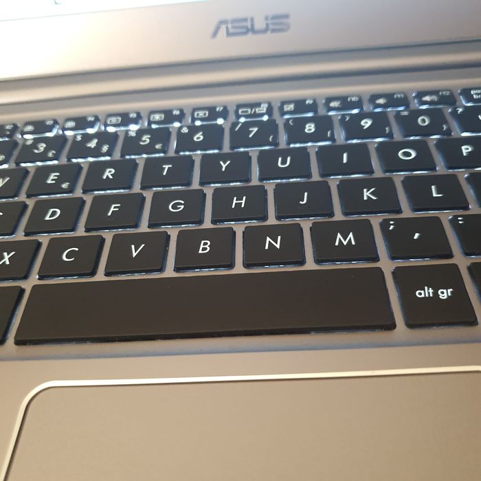 Portátil Asus bonito