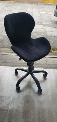 Krzesło obrotowe czarne welur