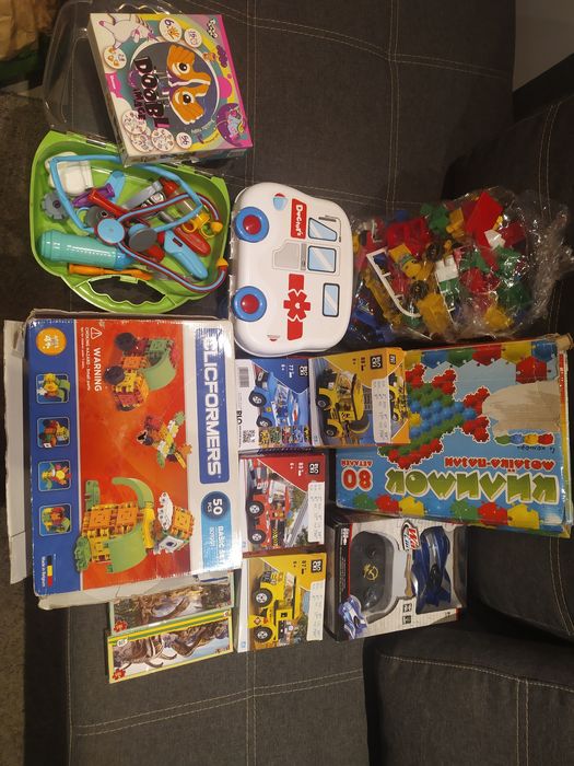 Лот іграшок для допитливих