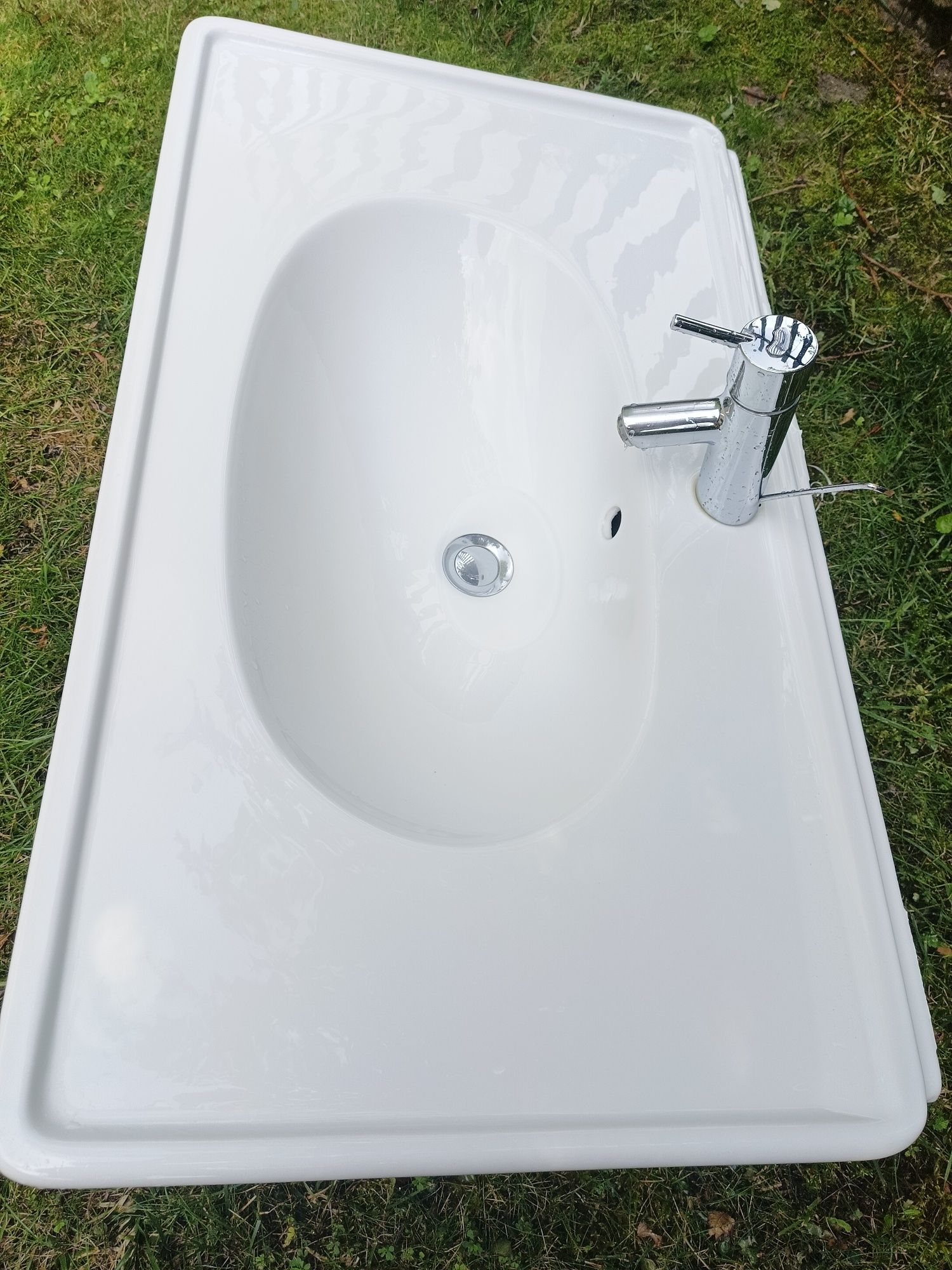 Umywalka Koło plus bateria Hansgrohe
