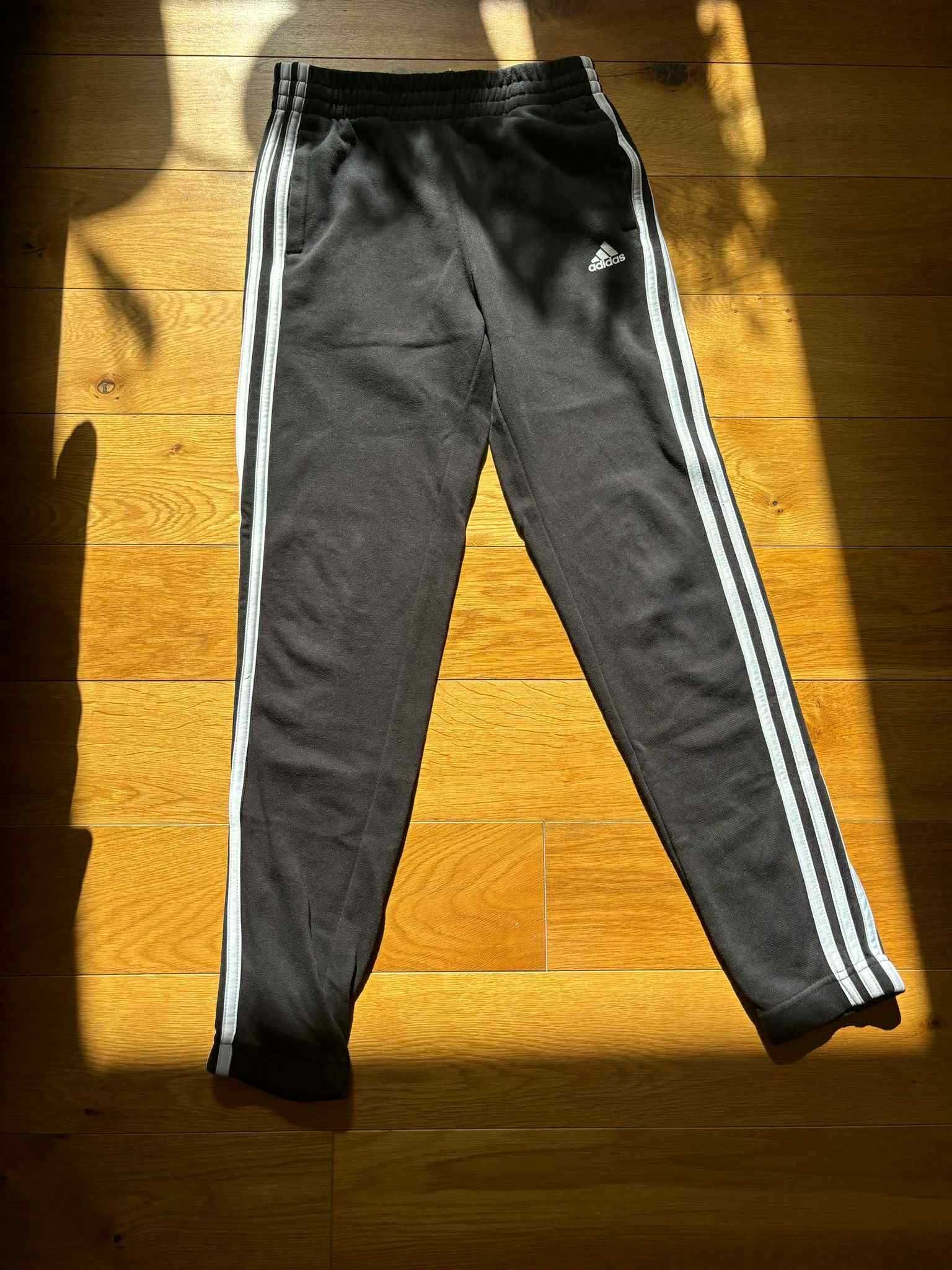 Adidas czarne dresy chłopięce rozmiar 152 cm, wiek 11-12 lat