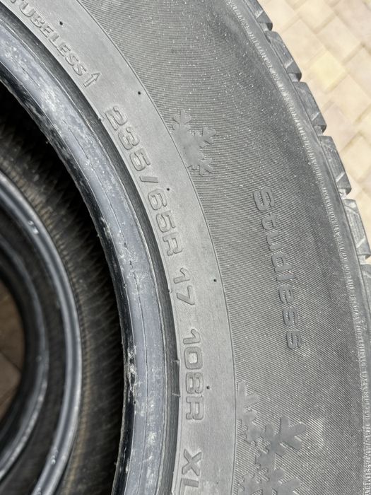 Зимові шини 235/65 R17