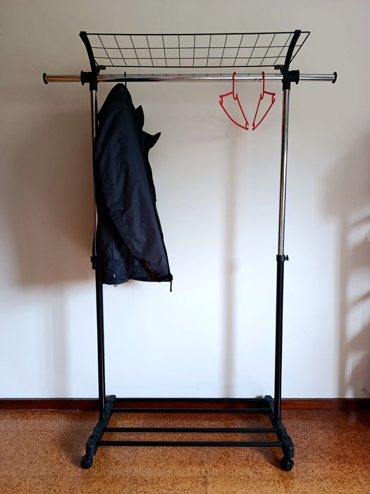 Charriot Roupa com prateleira e rodas removíveis