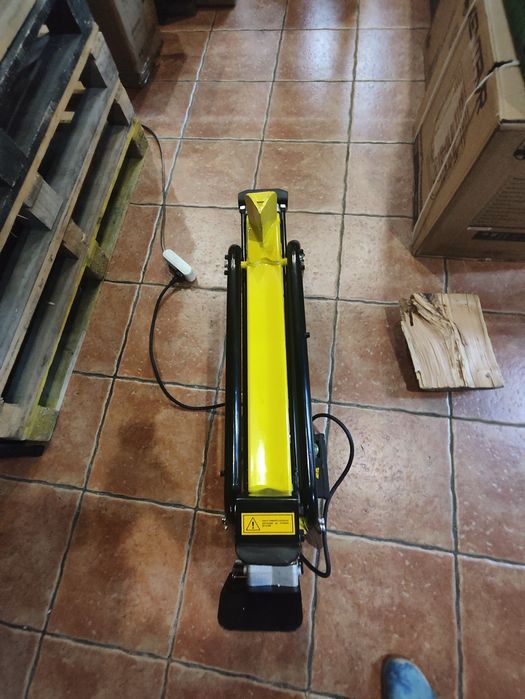 Дровокол электрический Кентавр ДК 15520мк/6тонн/до 520мм/1,5кВт/230