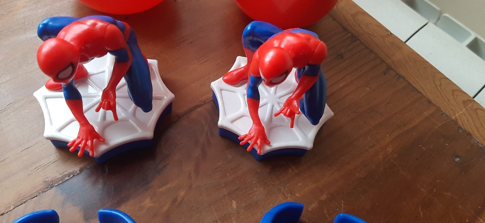 2 figuras homem aranha/Spider man