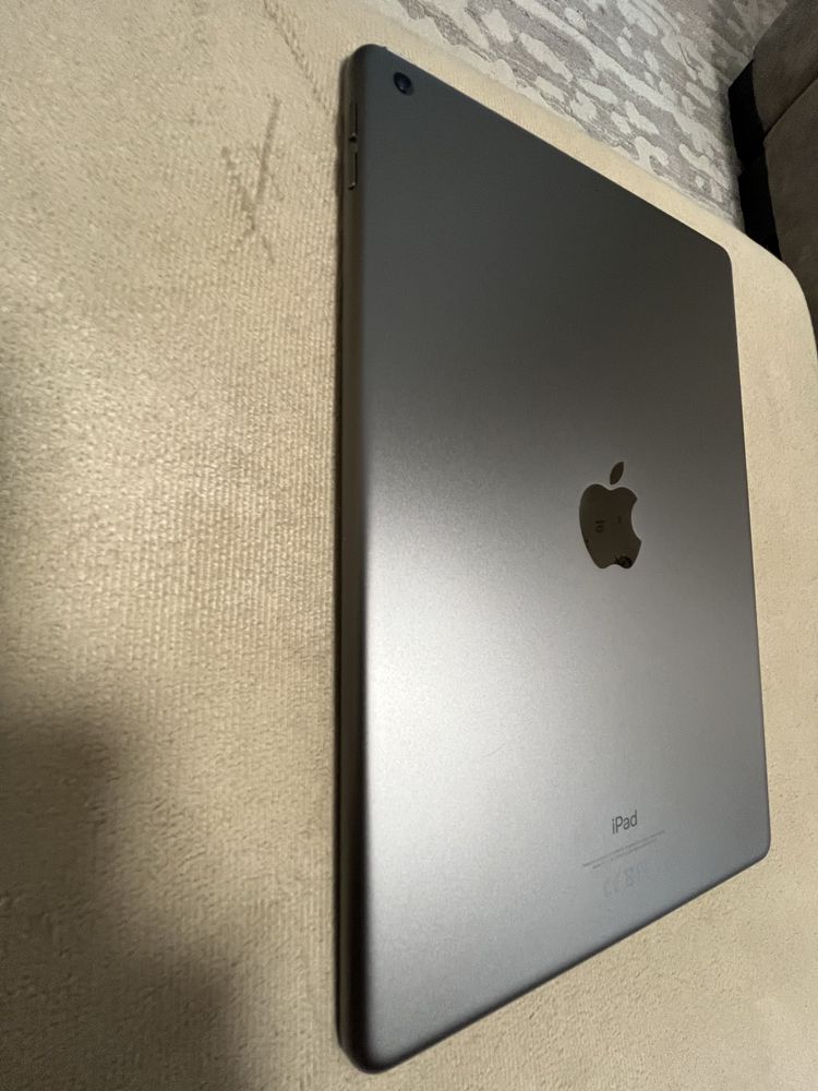 Планшет Apple iPad Wi-Fi 64 Gb , 9 покоління