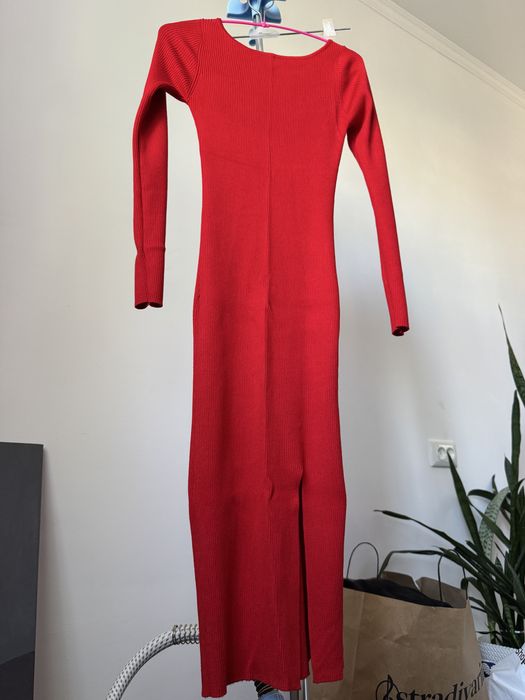 Трикотажна сукня червого кольору