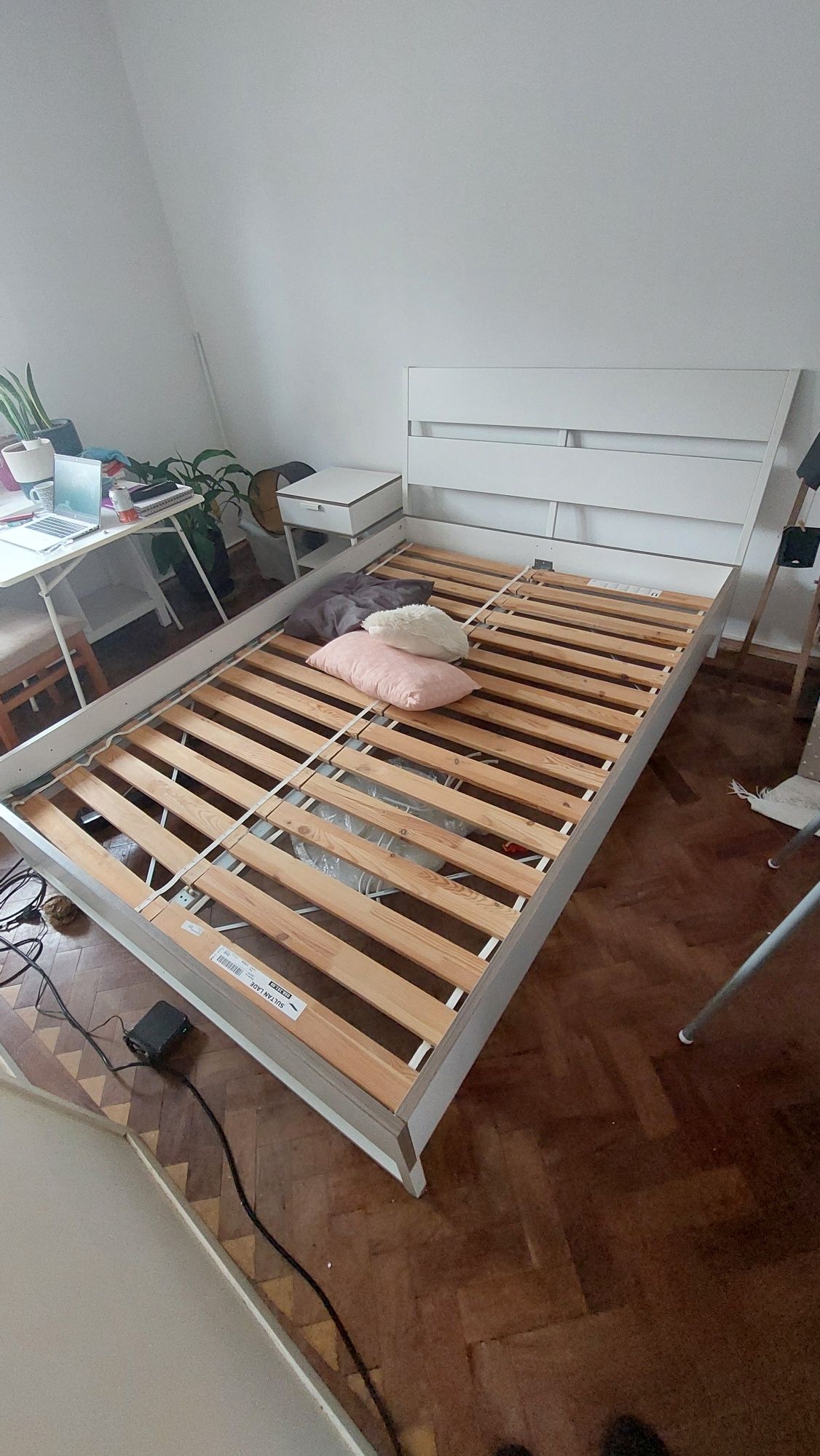 Cama casal, ótimo estado